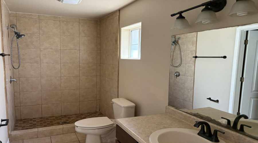 5410 Marcella Ave, Laredo, Texas 78041, 2 Bedrooms Bedrooms, 5 Rooms Rooms,2 BathroomsBathrooms,Residential,For Rent,5410 Marcella Ave,20261097