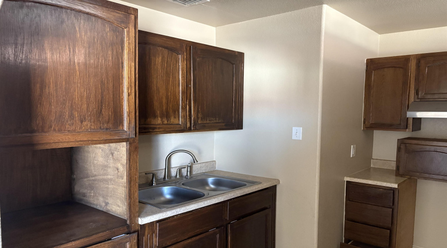 5410 Marcella Ave, Laredo, Texas 78041, 2 Bedrooms Bedrooms, 5 Rooms Rooms,2 BathroomsBathrooms,Residential,For Rent,5410 Marcella Ave,20261097