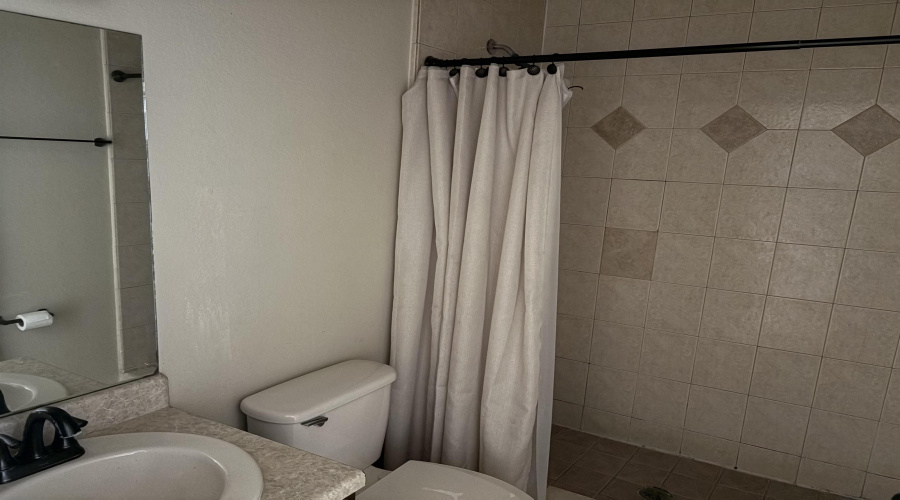 5410 Marcella Ave, Laredo, Texas 78041, 2 Bedrooms Bedrooms, 5 Rooms Rooms,2 BathroomsBathrooms,Residential,For Rent,5410 Marcella Ave,20261097