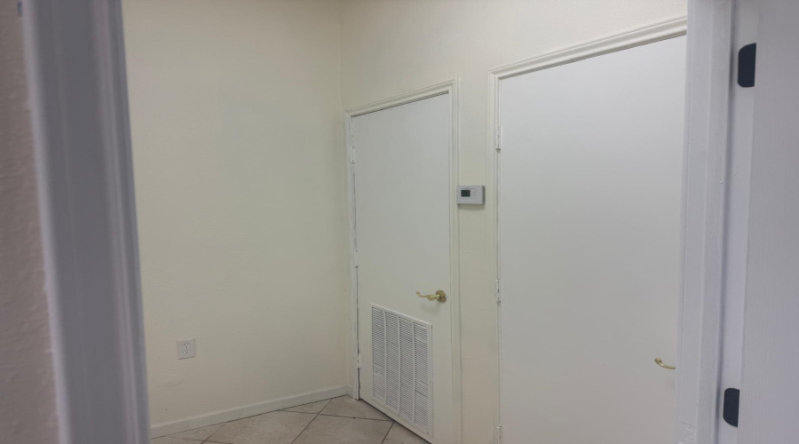 1705 Del Mar Blvd, Laredo, Texas 78045, ,1 BathroomBathrooms,Commercial retail/office,For Rent,1705 Del Mar Blvd,20261085