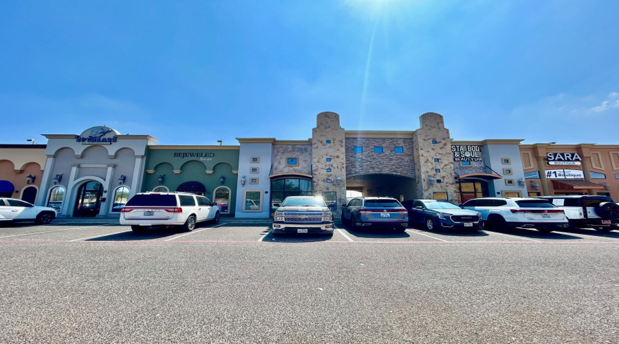 1705 Del Mar Blvd, Laredo, Texas 78045, ,1 BathroomBathrooms,Commercial retail/office,For Rent,1705 Del Mar Blvd,20261085
