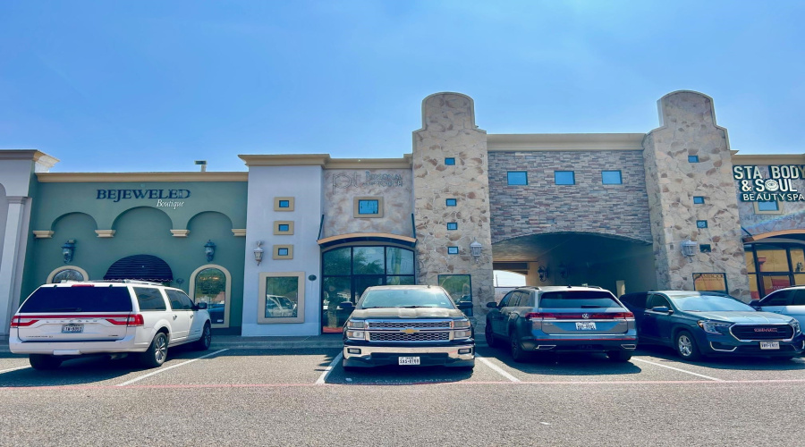 1705 Del Mar Blvd, Laredo, Texas 78045, ,1 BathroomBathrooms,Commercial retail/office,For Rent,1705 Del Mar Blvd,20261085