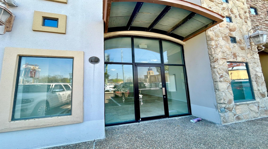 1705 Del Mar Blvd, Laredo, Texas 78045, ,1 BathroomBathrooms,Commercial retail/office,For Rent,1705 Del Mar Blvd,20261085