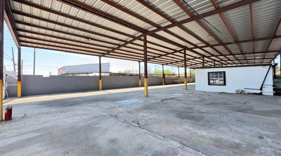 2808 San Bernardo Ave, Laredo, Texas 78040, ,1 BathroomBathrooms,Commercial retail/office,For Rent,2808 San Bernardo Ave,20261094