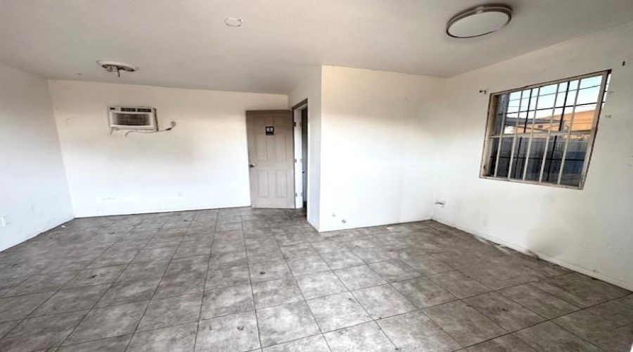 2808 San Bernardo Ave, Laredo, Texas 78040, ,1 BathroomBathrooms,Commercial retail/office,For Rent,2808 San Bernardo Ave,20261094
