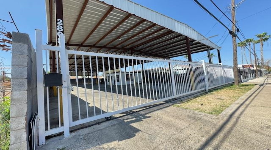 2808 San Bernardo Ave, Laredo, Texas 78040, ,1 BathroomBathrooms,Commercial retail/office,For Rent,2808 San Bernardo Ave,20261094