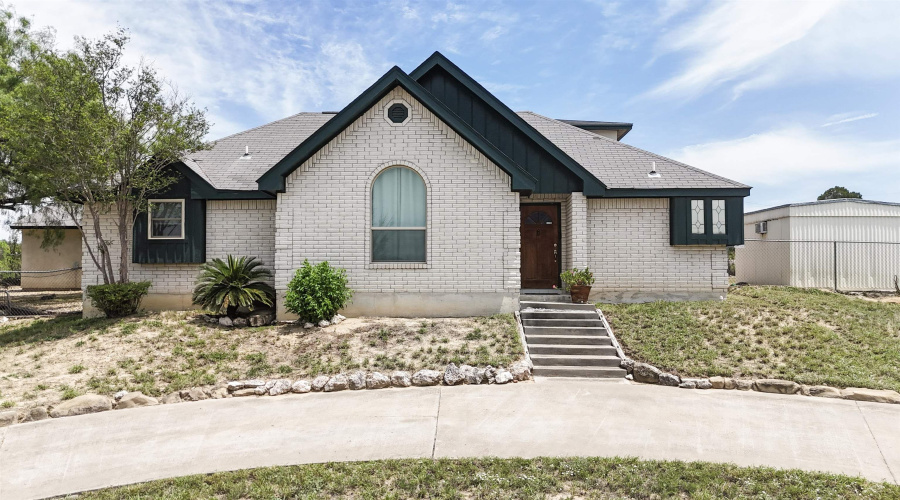 183 Vista Hermosa, Zapata, Texas 78076, 5 Bedrooms Bedrooms, 6 Rooms Rooms,3 BathroomsBathrooms,Residential,For Sale,183 Vista Hermosa,20261086