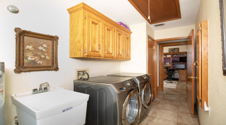 183 Vista Hermosa, Zapata, Texas 78076, 5 Bedrooms Bedrooms, 6 Rooms Rooms,3 BathroomsBathrooms,Residential,For Sale,183 Vista Hermosa,20261086