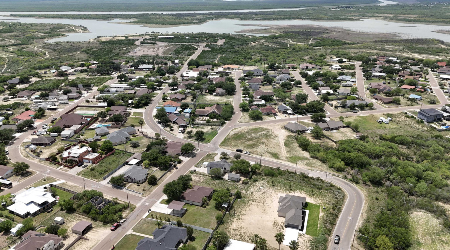 183 Vista Hermosa, Zapata, Texas 78076, 5 Bedrooms Bedrooms, 6 Rooms Rooms,3 BathroomsBathrooms,Residential,For Sale,183 Vista Hermosa,20261086