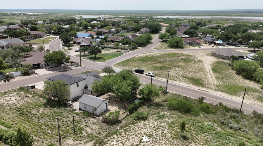 183 Vista Hermosa, Zapata, Texas 78076, 5 Bedrooms Bedrooms, 6 Rooms Rooms,3 BathroomsBathrooms,Residential,For Sale,183 Vista Hermosa,20261086