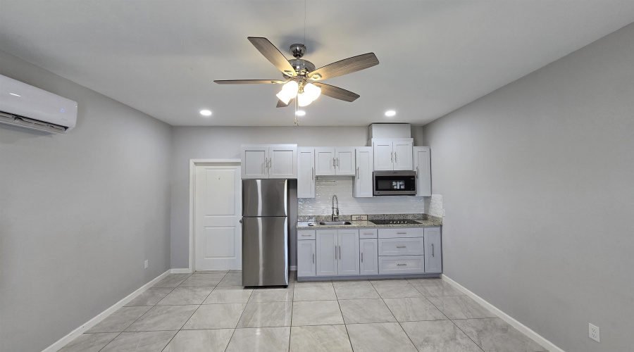 1502 Quail Ct, Laredo, Texas 78041-682, 1 Bedroom Bedrooms, 2 Rooms Rooms,1 BathroomBathrooms,Residential,For Rent,1502 Quail Ct,20261087