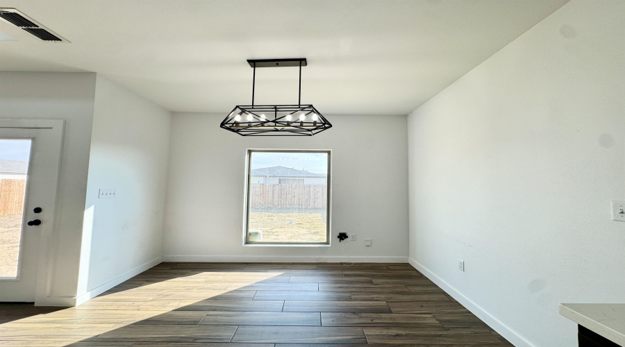 5005 Nispero Ln, Laredo, Texas 78046, 2 Bedrooms Bedrooms, 7 Rooms Rooms,2 BathroomsBathrooms,Residential,For Rent,5005 Nispero Ln,20261095