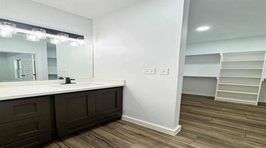 5005 Nispero Ln, Laredo, Texas 78046, 2 Bedrooms Bedrooms, 7 Rooms Rooms,2 BathroomsBathrooms,Residential,For Rent,5005 Nispero Ln,20261095