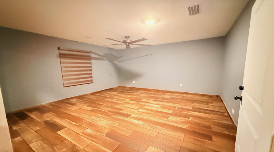 4416 Flores Ave, Laredo, Texas 78041, 3 Bedrooms Bedrooms, 5 Rooms Rooms,1 BathroomBathrooms,Residential,For Rent,4416 Flores Ave,20261099