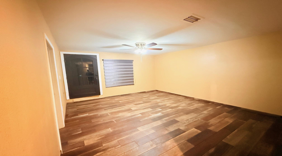 4416 Flores Ave, Laredo, Texas 78041, 3 Bedrooms Bedrooms, 5 Rooms Rooms,1 BathroomBathrooms,Residential,For Rent,4416 Flores Ave,20261099