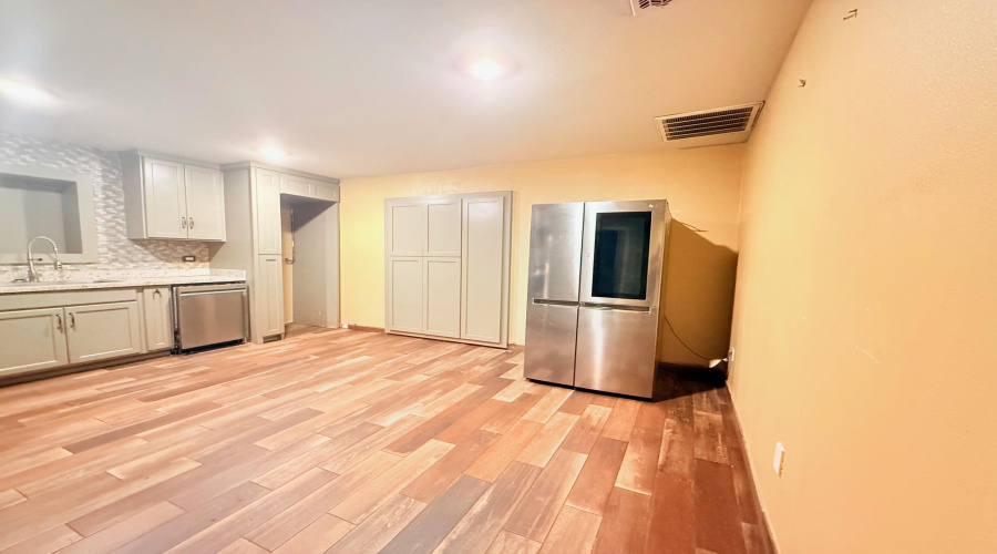 4416 Flores Ave, Laredo, Texas 78041, 3 Bedrooms Bedrooms, 5 Rooms Rooms,1 BathroomBathrooms,Residential,For Rent,4416 Flores Ave,20261099