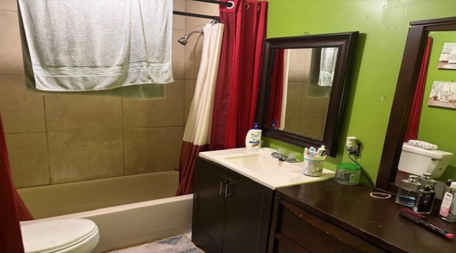 213 S Urbahn Ave, Laredo, Texas 78043, 2 Bedrooms Bedrooms, 3 Rooms Rooms,1 BathroomBathrooms,Residential,For Sale,213 S Urbahn Ave,20261103