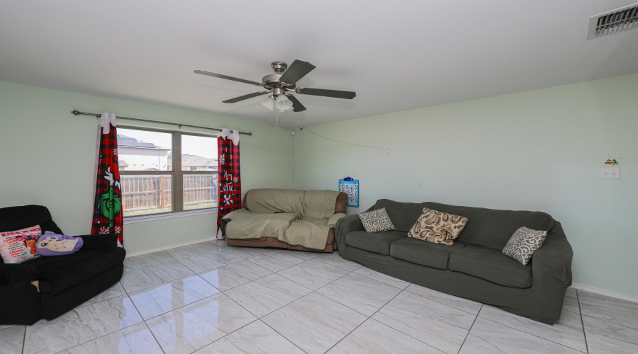 4348 Regina Dr., Laredo, Texas 78046, 4 Bedrooms Bedrooms, 7 Rooms Rooms,2 BathroomsBathrooms,Residential,For Sale,4348 Regina Dr.,20261104