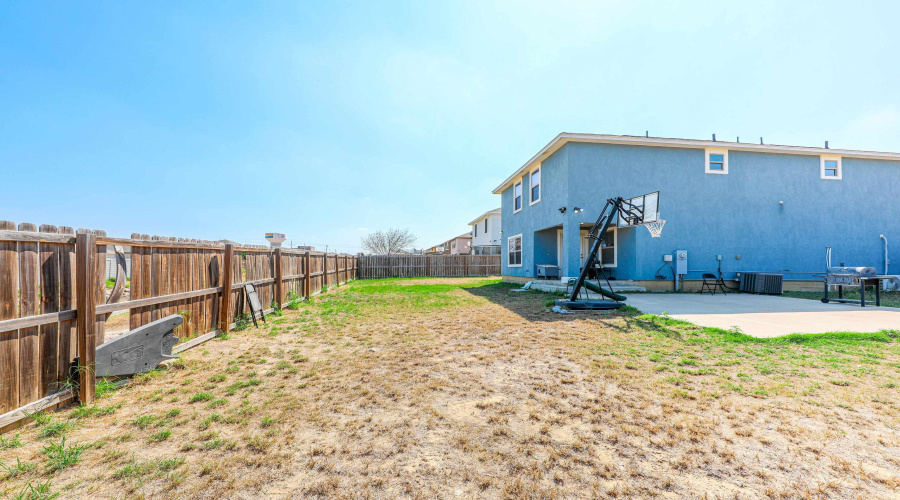 4348 Regina Dr., Laredo, Texas 78046, 4 Bedrooms Bedrooms, 7 Rooms Rooms,2 BathroomsBathrooms,Residential,For Sale,4348 Regina Dr.,20261104