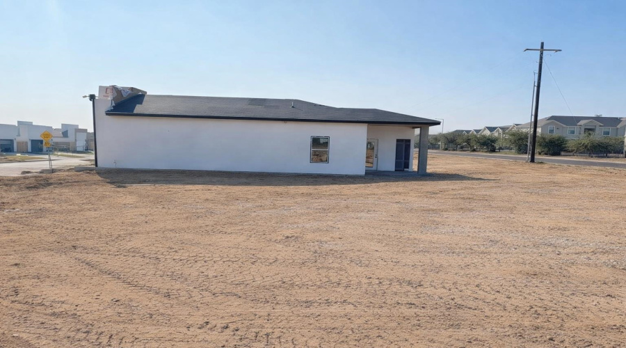 218 Lusitano Dr., LAREDO, Texas 78046, 4 Bedrooms Bedrooms, 5 Rooms Rooms,2 BathroomsBathrooms,Residential,For Sale,218 Lusitano Dr.,20261105