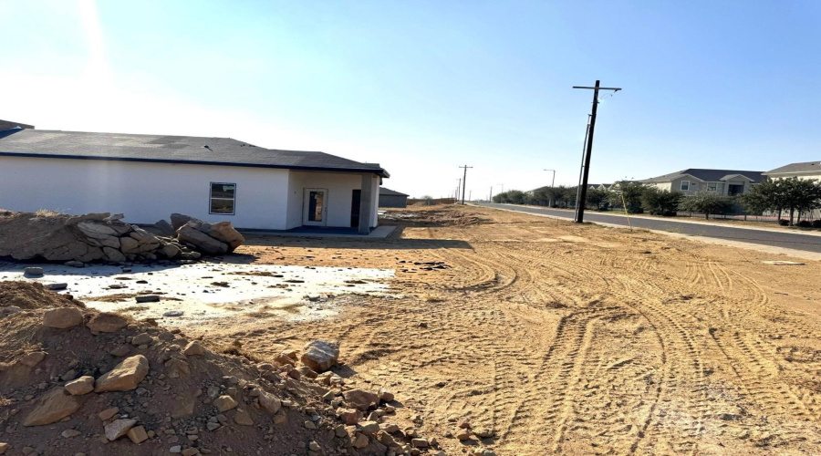 218 Lusitano Dr., LAREDO, Texas 78046, 4 Bedrooms Bedrooms, 5 Rooms Rooms,2 BathroomsBathrooms,Residential,For Sale,218 Lusitano Dr.,20261105