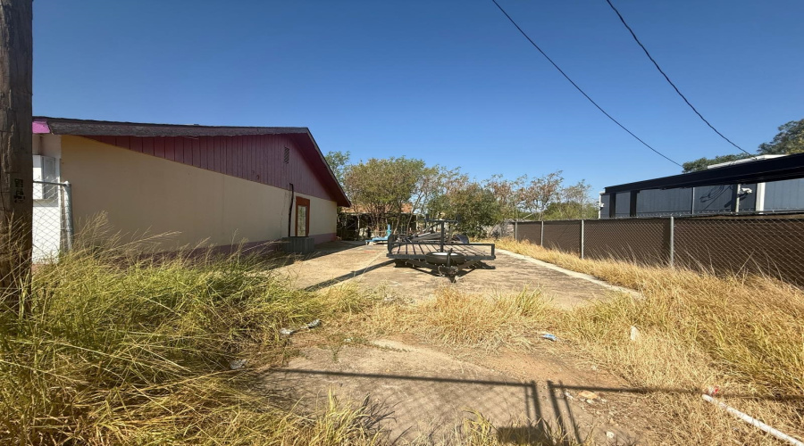 1402 Centeno Ln, Rio Bravo, Texas 78046, 1 Room Rooms,2 BathroomsBathrooms,Commercial retail/office,For Rent,1402 Centeno Ln,20261106