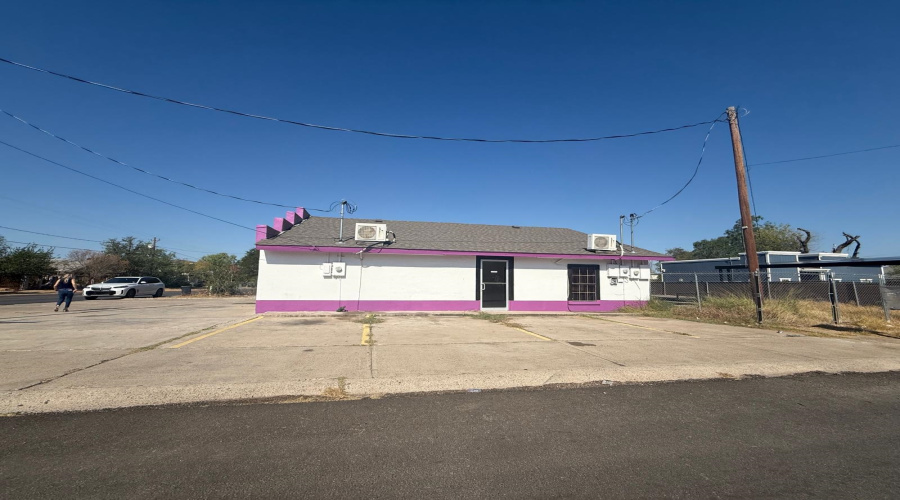 1402 Centeno Ln, Rio Bravo, Texas 78046, 1 Room Rooms,2 BathroomsBathrooms,Commercial retail/office,For Rent,1402 Centeno Ln,20261106