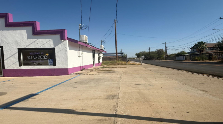 1402 Centeno Ln, Rio Bravo, Texas 78046, 1 Room Rooms,2 BathroomsBathrooms,Commercial retail/office,For Rent,1402 Centeno Ln,20261106