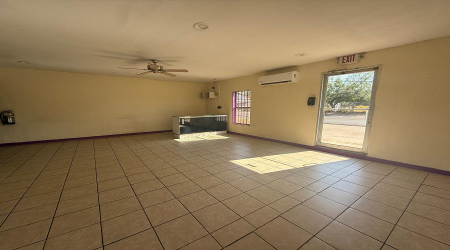 1402 Centeno Ln, Rio Bravo, Texas 78046, 1 Room Rooms,2 BathroomsBathrooms,Commercial retail/office,For Rent,1402 Centeno Ln,20261106