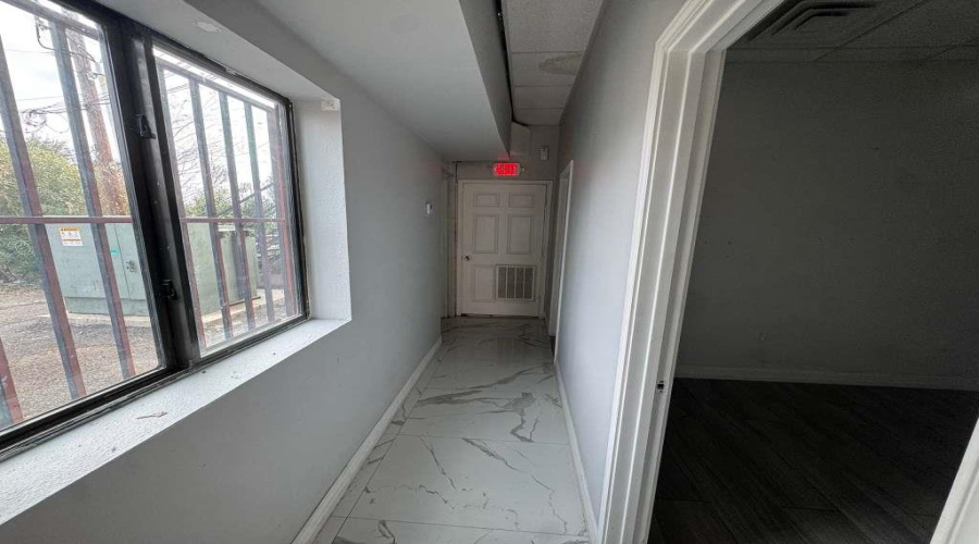 7511 McPherson Rd, LAREDO, Texas 78045-6319, 1 Room Rooms,1 BathroomBathrooms,Commercial retail/office,For Rent,7511 McPherson Rd,20261108