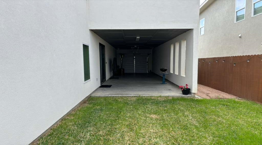 412 Deer Path Loop, Laredo, Texas 78045, 3 Bedrooms Bedrooms, 6 Rooms Rooms,2 BathroomsBathrooms,Residential,For Sale,412 Deer Path Loop,20261111