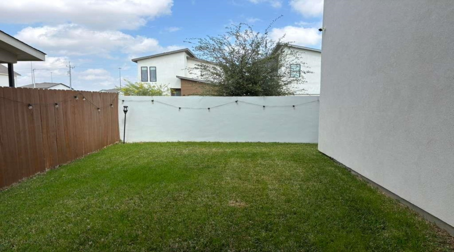 412 Deer Path Loop, Laredo, Texas 78045, 3 Bedrooms Bedrooms, 6 Rooms Rooms,2 BathroomsBathrooms,Residential,For Sale,412 Deer Path Loop,20261111