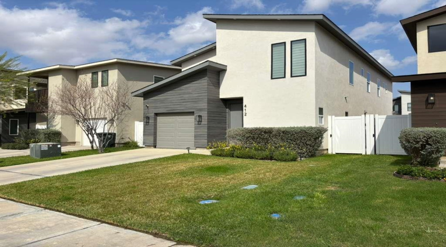 412 Deer Path Loop, Laredo, Texas 78045, 3 Bedrooms Bedrooms, 6 Rooms Rooms,2 BathroomsBathrooms,Residential,For Sale,412 Deer Path Loop,20261111