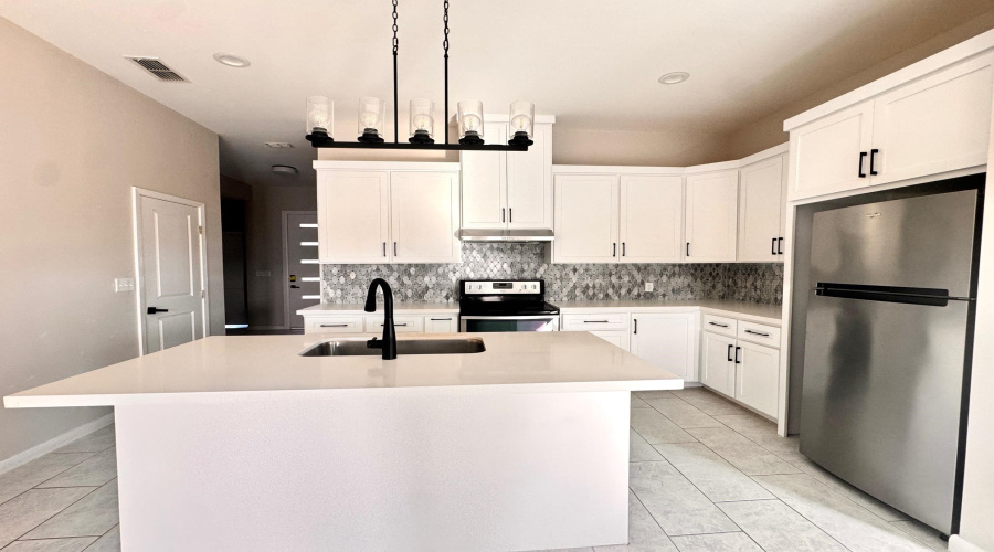 1426 Los Estribos Dr., LAREDO, Texas 78046, 3 Bedrooms Bedrooms, 5 Rooms Rooms,2 BathroomsBathrooms,Residential,For Rent,1426 Los Estribos Dr.,20261113