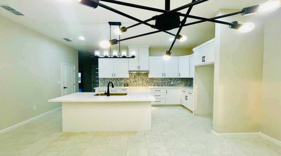 1426 Los Estribos Dr., LAREDO, Texas 78046, 3 Bedrooms Bedrooms, 5 Rooms Rooms,2 BathroomsBathrooms,Residential,For Rent,1426 Los Estribos Dr.,20261113