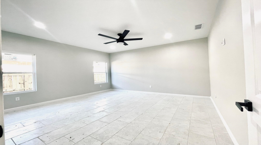 1426 Los Estribos Dr., LAREDO, Texas 78046, 3 Bedrooms Bedrooms, 5 Rooms Rooms,2 BathroomsBathrooms,Residential,For Rent,1426 Los Estribos Dr.,20261113