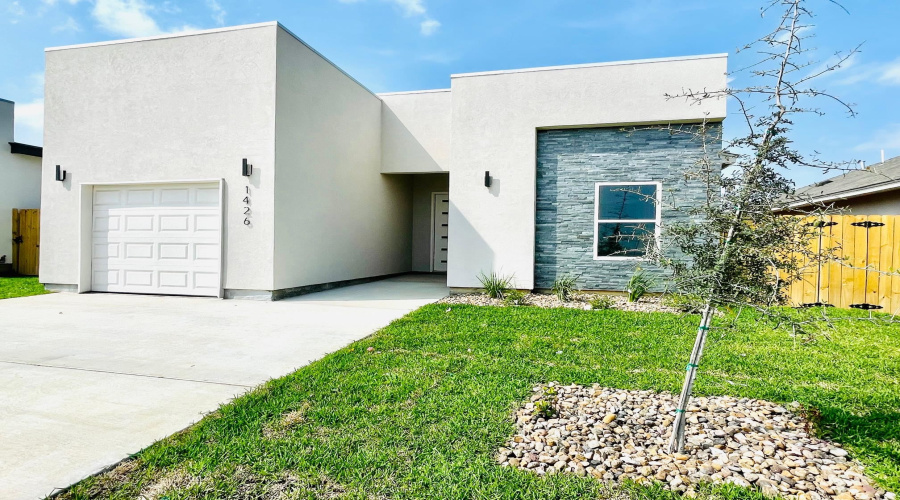 1426 Los Estribos Dr., LAREDO, Texas 78046, 3 Bedrooms Bedrooms, 5 Rooms Rooms,2 BathroomsBathrooms,Residential,For Rent,1426 Los Estribos Dr.,20261113