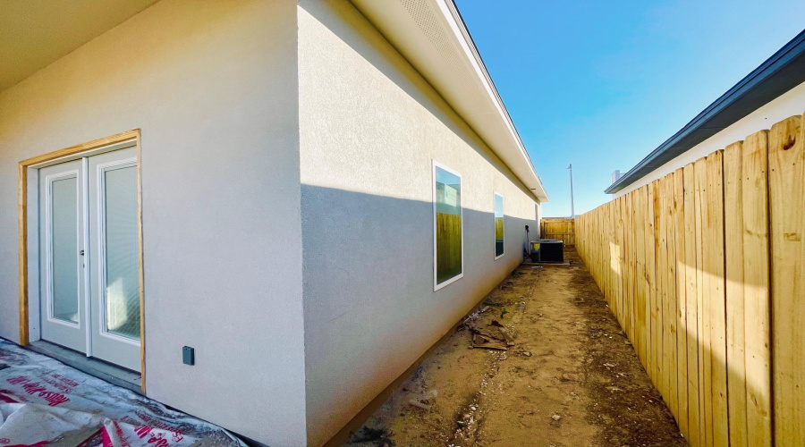 1426 Los Estribos Dr., LAREDO, Texas 78046, 3 Bedrooms Bedrooms, 5 Rooms Rooms,2 BathroomsBathrooms,Residential,For Rent,1426 Los Estribos Dr.,20261113