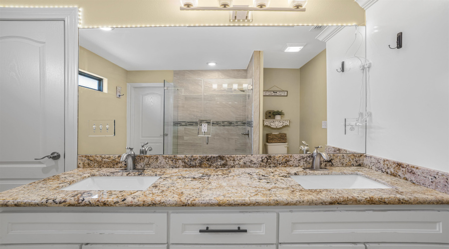 5409 Belmont Dr., Laredo, Texas 78043, 4 Bedrooms Bedrooms, 5 Rooms Rooms,2 BathroomsBathrooms,Residential,For Sale,5409 Belmont Dr.,20261115