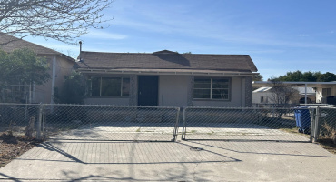 1410 1/2 Salinas Ave, Laredo, Texas 78040-8721, 3 Bedrooms Bedrooms, 5 Rooms Rooms,1 BathroomBathrooms,Residential,For Sale,1410 1/2 Salinas Ave,20261118