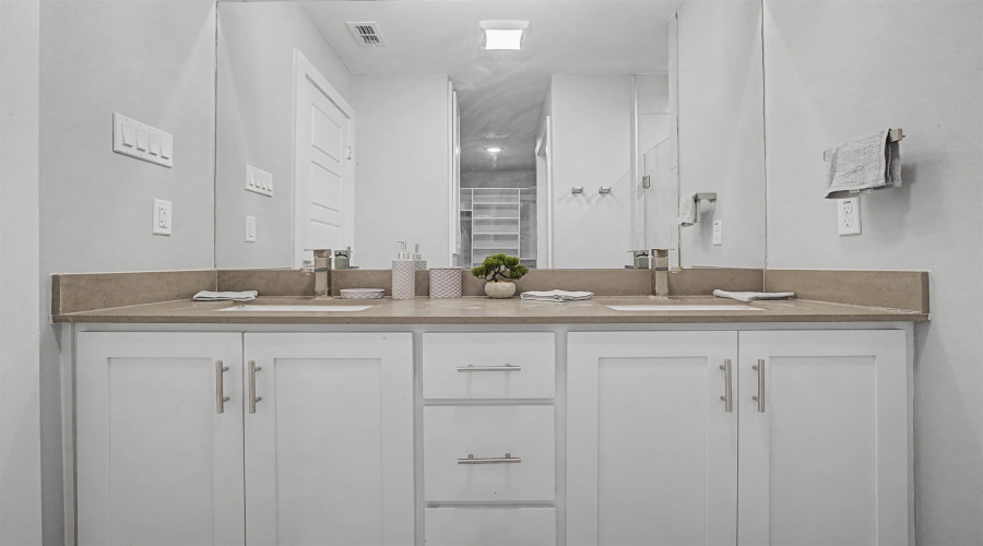 5410 Travesia Ct., Laredo, Texas 78046, 3 Bedrooms Bedrooms, 4 Rooms Rooms,2 BathroomsBathrooms,Residential,For Sale,5410 Travesia Ct.,20261122