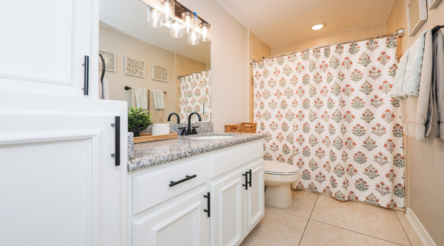 212 Bur Oak Dr, Laredo, Texas 78045, 3 Bedrooms Bedrooms, 6 Rooms Rooms,2 BathroomsBathrooms,Residential,For Sale,212 Bur Oak Dr,20261126