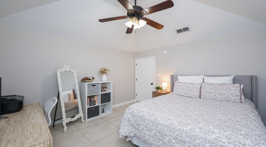 212 Bur Oak Dr, Laredo, Texas 78045, 3 Bedrooms Bedrooms, 6 Rooms Rooms,2 BathroomsBathrooms,Residential,For Sale,212 Bur Oak Dr,20261126