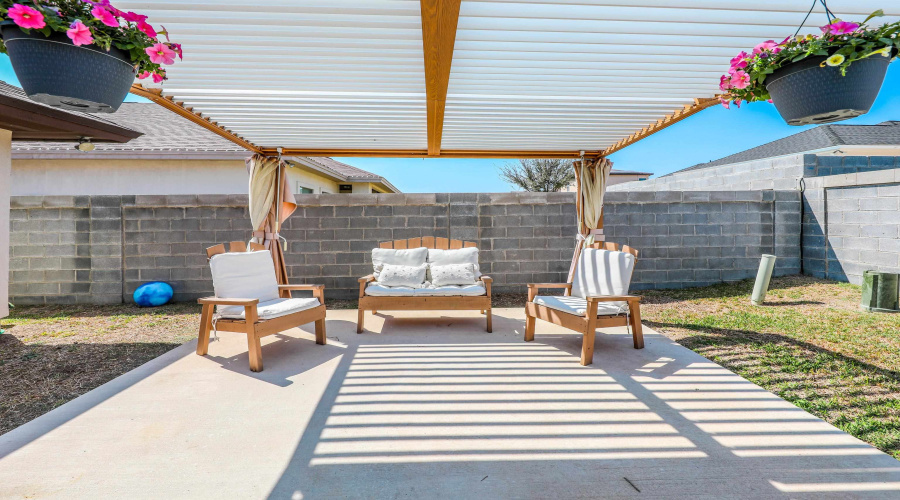 212 Bur Oak Dr, Laredo, Texas 78045, 3 Bedrooms Bedrooms, 6 Rooms Rooms,2 BathroomsBathrooms,Residential,For Sale,212 Bur Oak Dr,20261126