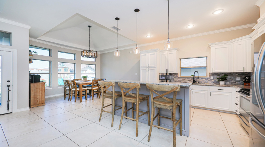 212 Bur Oak Dr, Laredo, Texas 78045, 3 Bedrooms Bedrooms, 6 Rooms Rooms,2 BathroomsBathrooms,Residential,For Sale,212 Bur Oak Dr,20261126