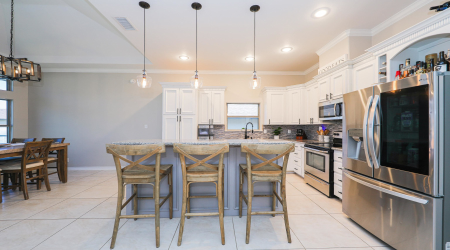 212 Bur Oak Dr, Laredo, Texas 78045, 3 Bedrooms Bedrooms, 6 Rooms Rooms,2 BathroomsBathrooms,Residential,For Sale,212 Bur Oak Dr,20261126