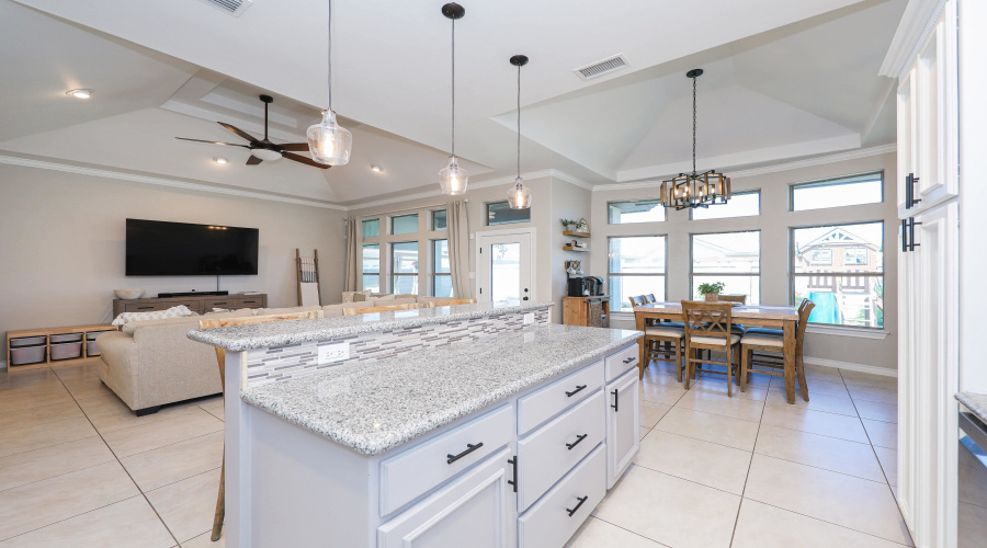 212 Bur Oak Dr, Laredo, Texas 78045, 3 Bedrooms Bedrooms, 6 Rooms Rooms,2 BathroomsBathrooms,Residential,For Sale,212 Bur Oak Dr,20261126