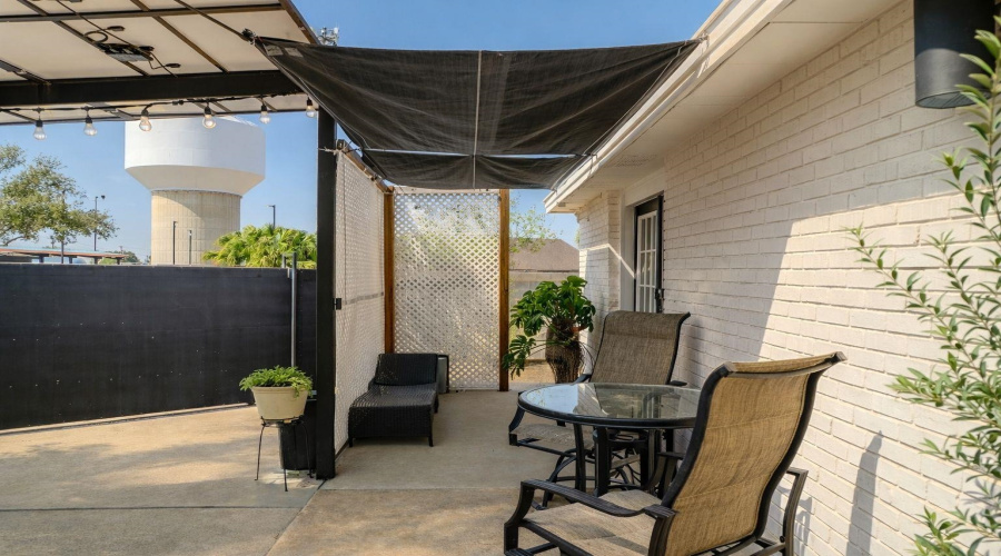 8601 Oakridge Lp, Laredo, Texas 78045, 4 Bedrooms Bedrooms, 5 Rooms Rooms,2 BathroomsBathrooms,Residential,For Sale,8601 Oakridge Lp,20261127