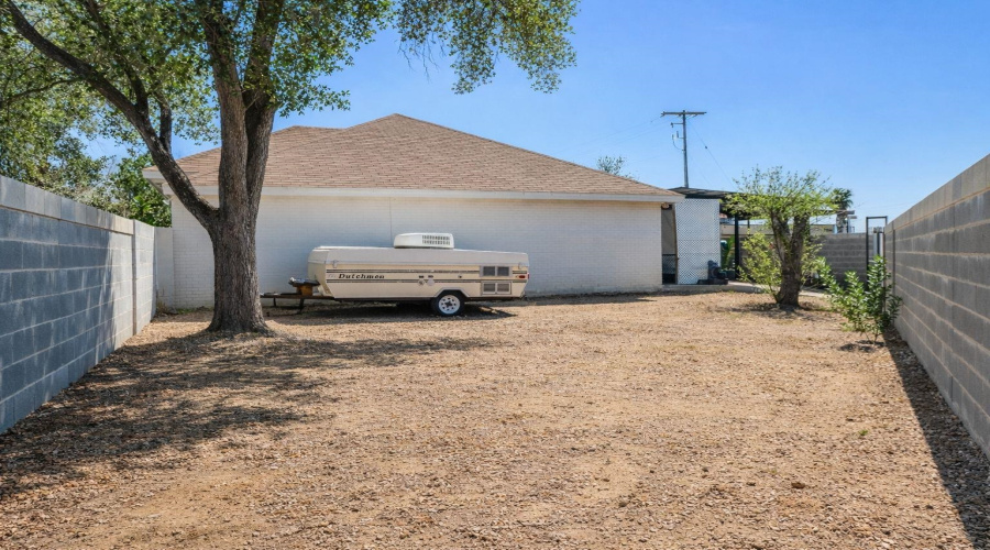 8601 Oakridge Lp, Laredo, Texas 78045, 4 Bedrooms Bedrooms, 5 Rooms Rooms,2 BathroomsBathrooms,Residential,For Sale,8601 Oakridge Lp,20261127