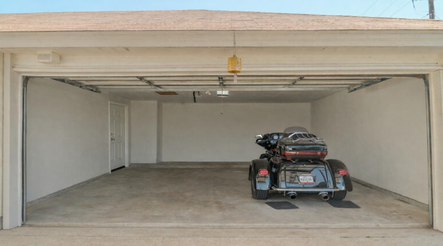 8601 Oakridge Lp, Laredo, Texas 78045, 4 Bedrooms Bedrooms, 5 Rooms Rooms,2 BathroomsBathrooms,Residential,For Sale,8601 Oakridge Lp,20261127